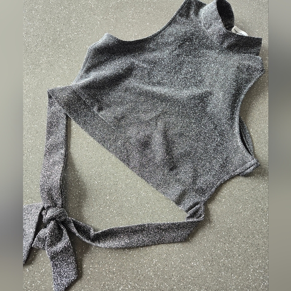 Superdown Sparkly Open Back Halter Cropped Tank Top medium - Picture 6 of 8
